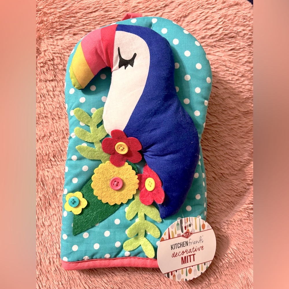 KF 👩🏾‍🍳 Toucan Oven Mitt by RITZ